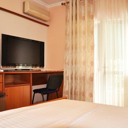 Lugano Hotel Tiranë Ngoại thất bức ảnh