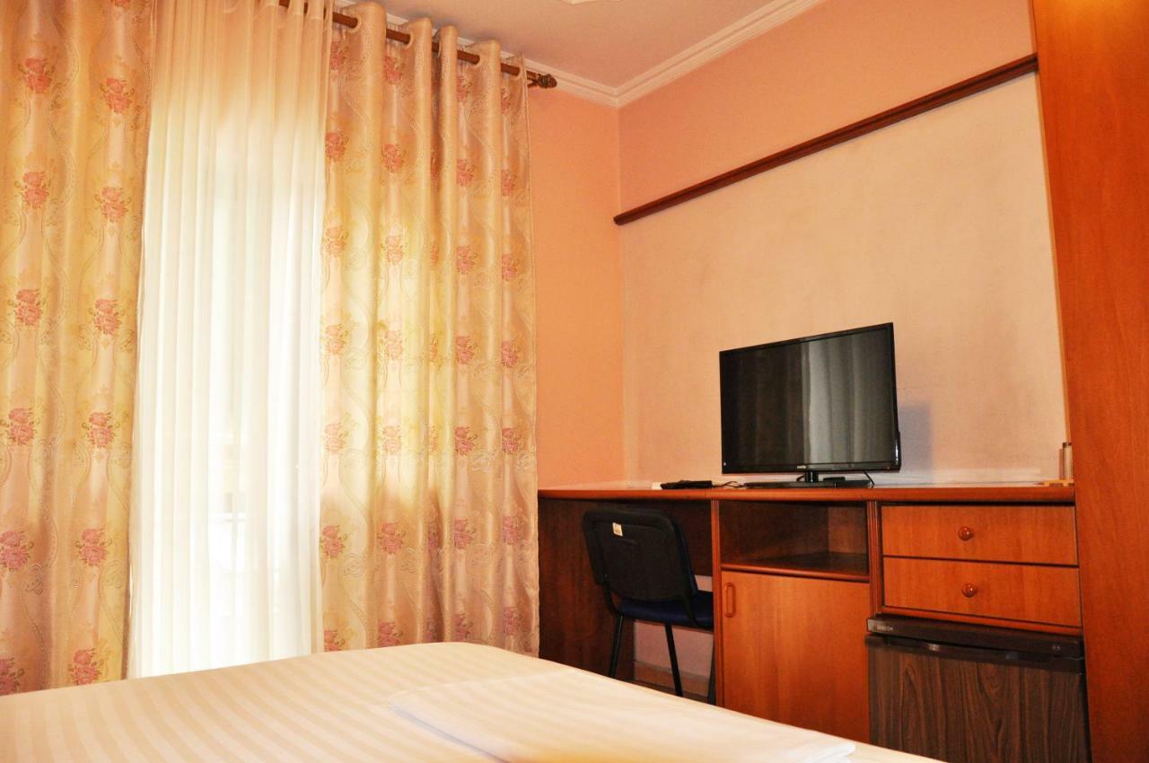 Lugano Hotel Tiranë Ngoại thất bức ảnh